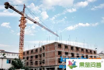 一座座“高吊”在城中村不停運(yùn)轉(zhuǎn)，“城中村酒店”也在與日俱增